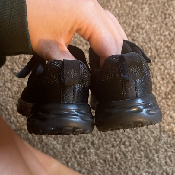 Toddler Nikes - Picture 3 of 6